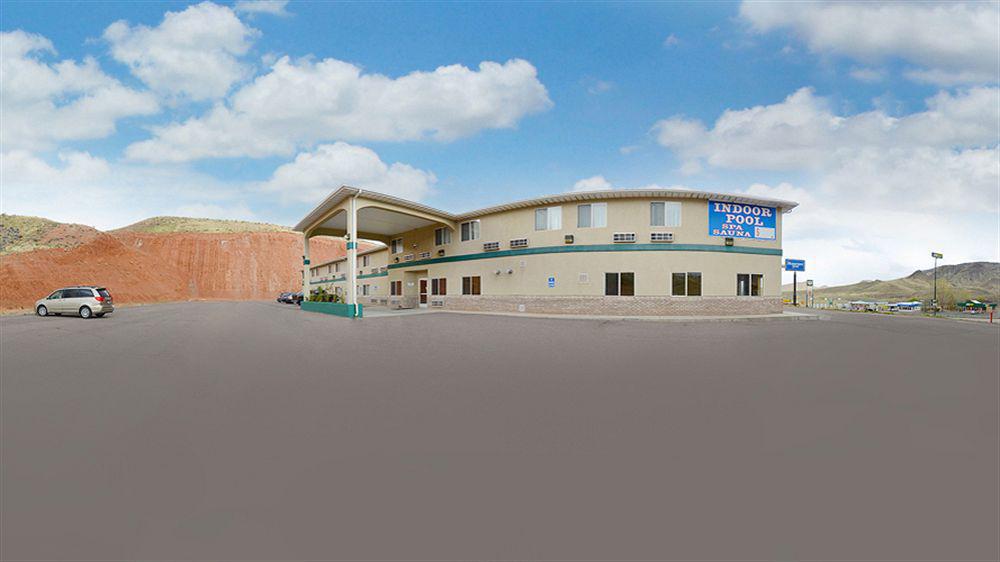 Quality Inn & Suites Salina National Forest Area Удобства фото