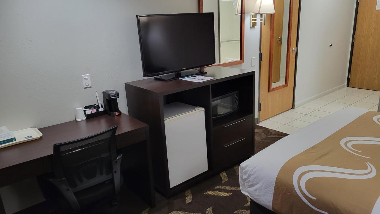 Quality Inn & Suites Salina National Forest Area Экстерьер фото