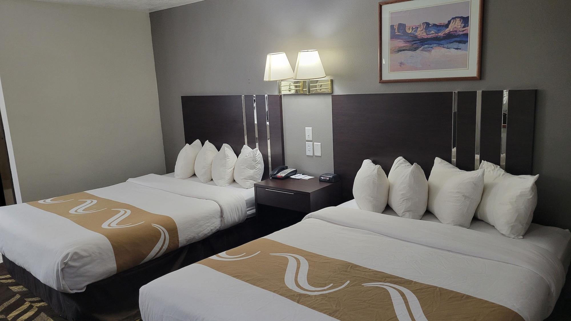Quality Inn & Suites Salina National Forest Area Экстерьер фото